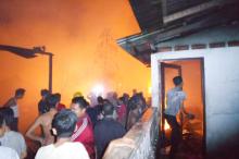 Kebakaran Besar di Jalan Bromo Medan Hanguskan Puluhan Rumah