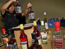 Polisi Sita Ratusan Botol Miras Singapura di Batam