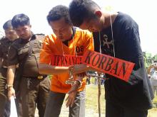 Bocah 9 Tahun Ikut Lihat Rekonstruksi Pembunuhan Ayahnya