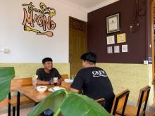 Menjajal Lezatnya Sop Buntut dan Ayam Goreng Khas Kafe Rumahan, Teras Masno
