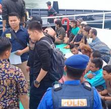 Penampakan Para Tersangka di Kapal Sabu Tangkapan DJBC Kepri
