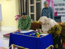 Fokus Pengabdian Masyarakat, Fakultas Ekonomi UMRAH-UNRI Riau Teken Kerjasama
