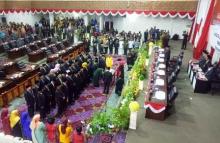 Lagu Wakil Rakyat Warnai Pelantikan Anggota DPRD Kepri