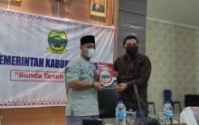 Nizar-Neko Serius Perhatikan Suku Laut di Lingga, Ini Buktinya