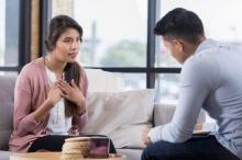 Saat Suami Gajinya Lebih Kecil dari Istri, 3 Hal Ini Bisa Bikin Emosi