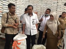 Menumpuk Sejak 2017, 800 Ton Beras di Gudang Bulog Rusak