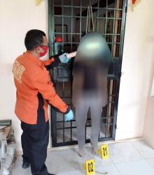 Curhat Beban Hidup Berat, Pria di Karimun Gantung Diri di Teralis Pintu