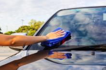 Tips Otomotif: Cara Ampuh Usir Jamur di Kaca Mobil