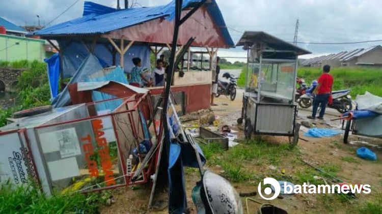 Puting Beliung Ngamuk, Lurah Tanjungriau: Tiga Perumahan yang Kena