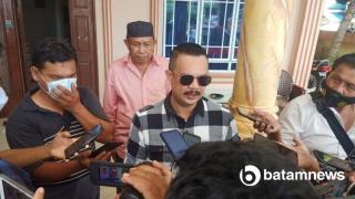 Keluarga Akhirnya Ikhlas, Salatkan Abu Kremasi Jenazah Hanif yang Tertukar