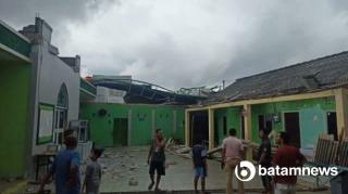 Breaking News! Puting Beliung Sapu Perumahan di Sekupang