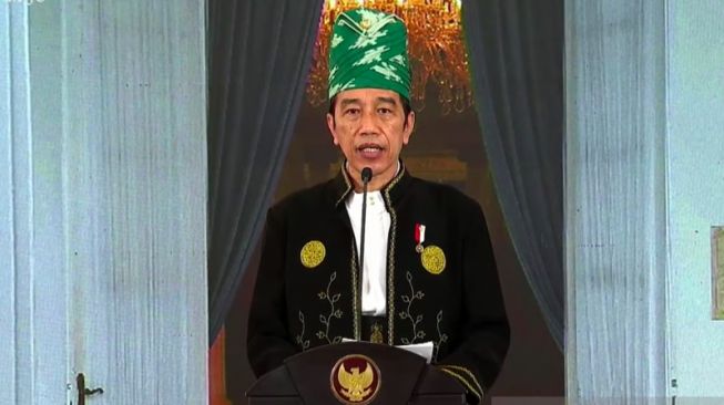 Jokowi Kenakan Pakaian Adat Tanah Bumbu di Peringatan Hari Lahir Pancasila