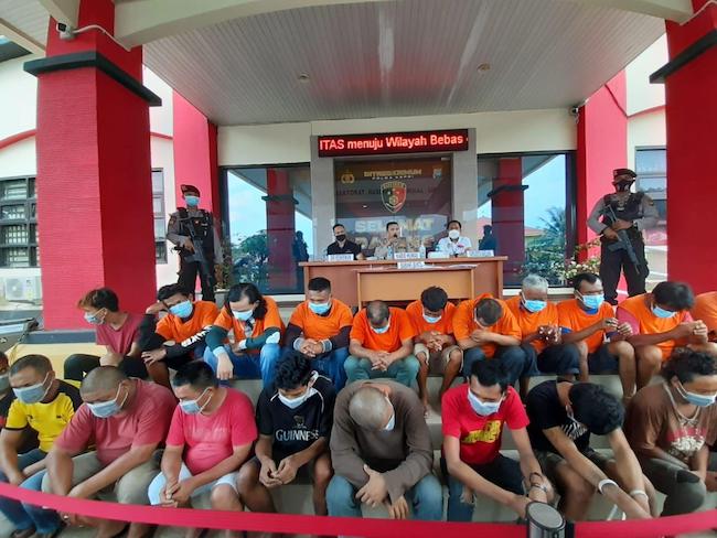 Palak Pengunjung Pasar, Puluhan Preman Tanpa Identitas Ditangkap Polisi di Batam
