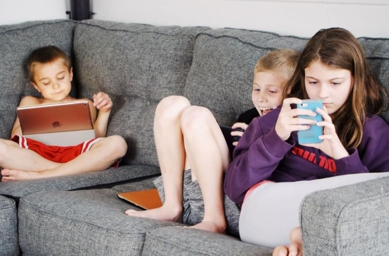 Orangtua Harus Tahu, Berikut Tanda-tanda Anak Kecanduan Gadget