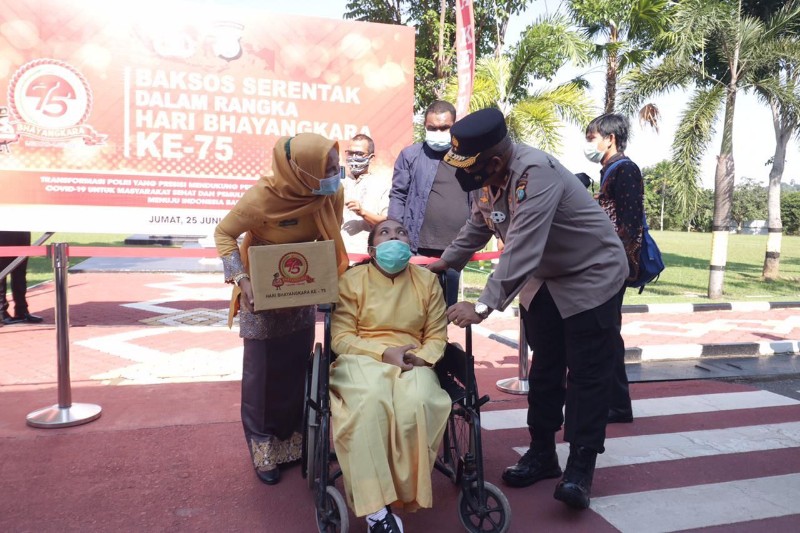 Polda Kepri Distribusikan 1.700 Paket Sembako, Berikut Sasarannya