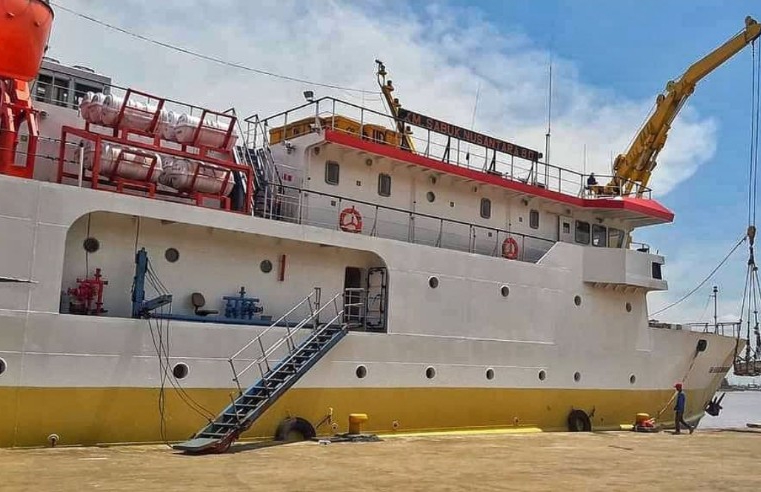 KM Sabuk Nusantara 80 Turunkan 105 Penumpang dan 23,6 Ton Barang di Kijang
