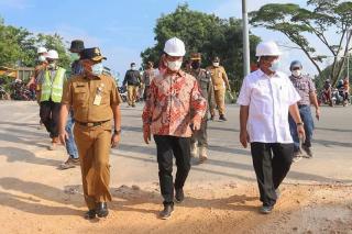 Tinjau Penataan Simpang Barelang, Rudi Apresiasi Sikap Legawa Pedagang dan Warga