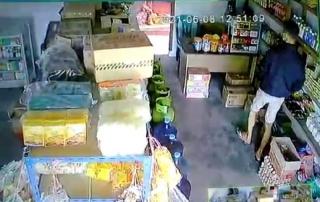 Terekam CCTv, Maling Bercelana Pendek Satroni 2 Warung di Bintan