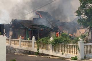 Breaking News: Satu Unit Rumah Warga Sei Jang Tanjungpinang Ludes Terbakar
