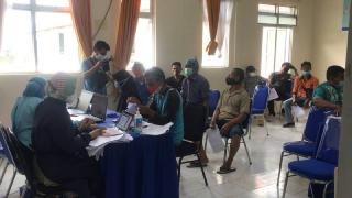 Petugas Kebersihan di Batam Disuntik Vaksin Covid-19