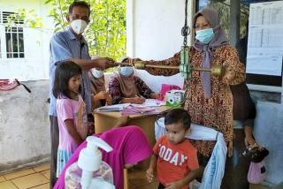 Minimalisir Gizi Buruk, FK3 Meranti Beri Makanan Tambahan ke Penderita Stunting