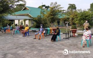 Pelayanan Sempurna, Warga Kasih Jempol Petugas Karantina Covid di Karimun