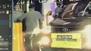 Kompol RW Pukul Petugas Jaga di Polda Riau Hingga Sempoyongan