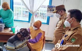 Bupati Meranti Targetkan Vaksinasi Corona Capai 3.000 Orang dalam Sehari
