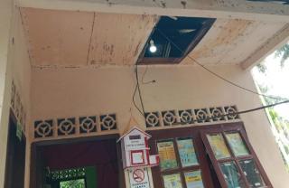 Duh, Atap Bangunan Polindes di Lingga Ini Terancam Ambruk