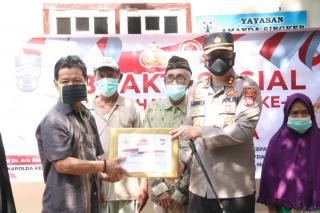 Polres Lingga Bagi 450 Paket Sembako ke Anak Yatim, Buruh hingga Ojek