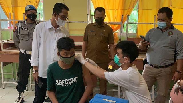 Ragam Ekspresi Pelajar Batam saat Divaksinasi Covid-19
