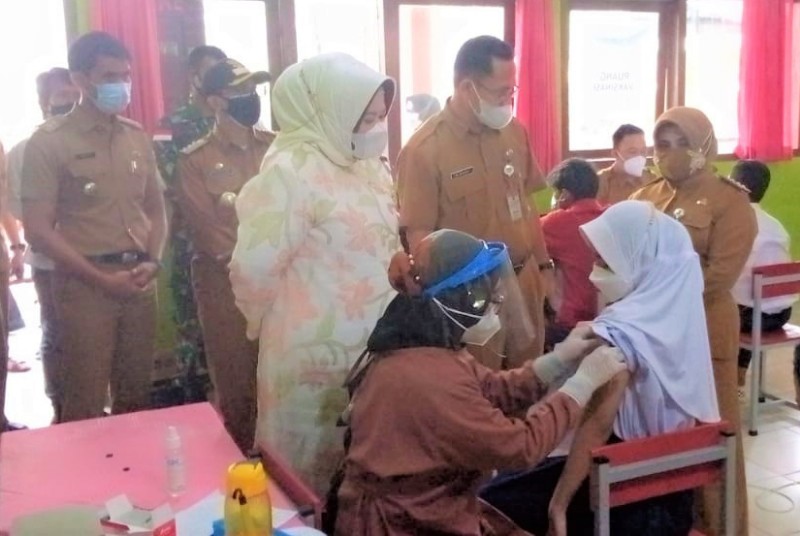 Ratusan Pelajar SMPN 4 Tanjungpinang Divaksin Corona Sinovac