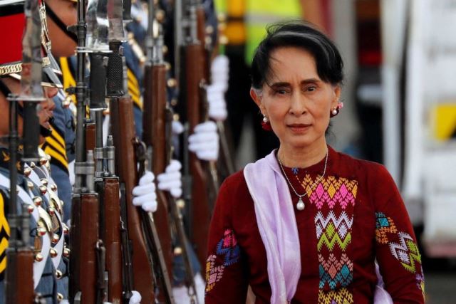 Aung San Suu Kyi Divaksinasi Corona dalam Tahanan Militer