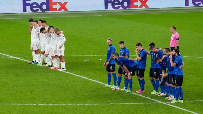 Soal Adu Penalti, Pique Sebut Italia Lebih Diuntungkan