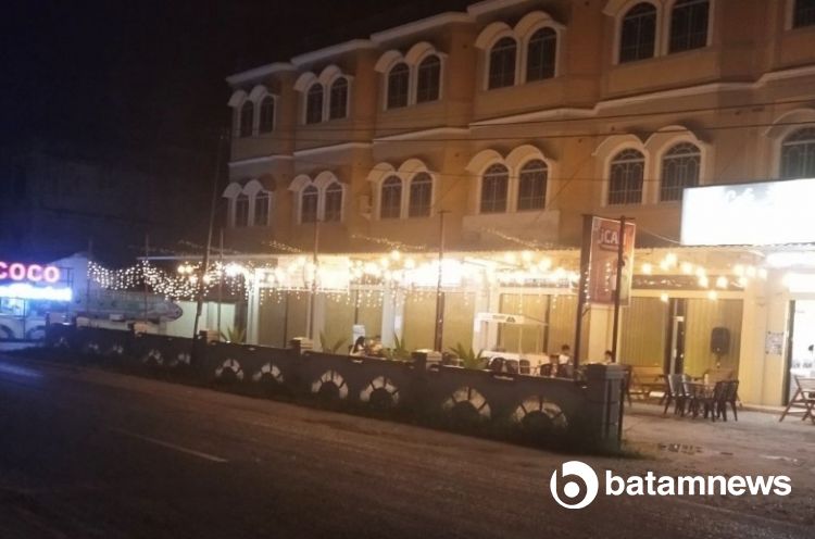 PPKM Mikro Bikin Kafe Tutup Awal, Pedagang: Bagai Makan Buah Simalakama