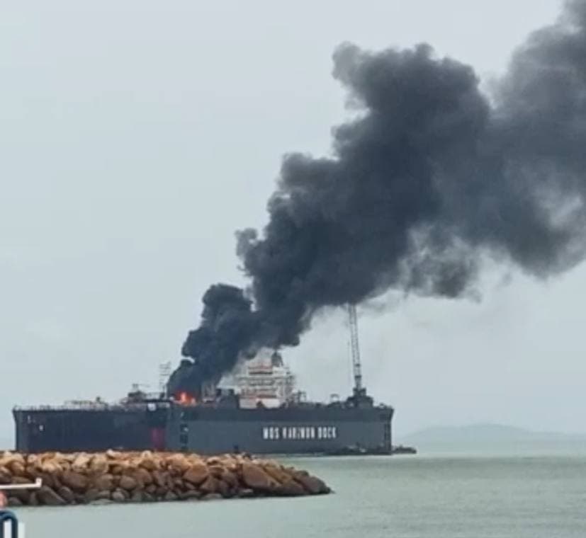 Tanker MT Ketaling Terbakar di Kawasan PT MOS Karimun