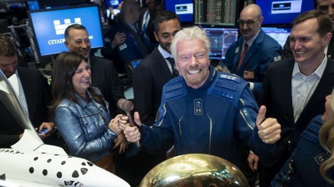 Richard Branson Dahului Jeff Bezos dan Elon Musk Piknik ke Luar Angkasa