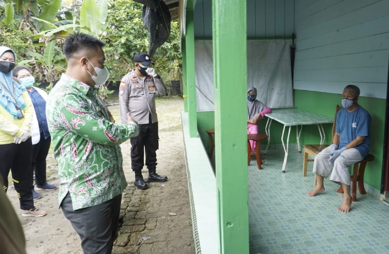 Sambangi Pasien Covid-19, Bupati Nizar: Jangan Banyak Pikir, Harus Semangat