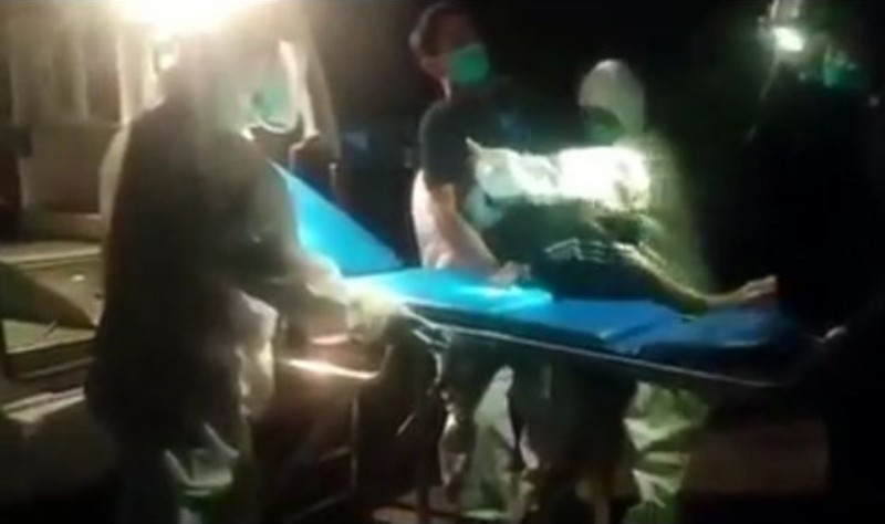 Aksi Sigap Tenaga Kesehatan di Natuna Evakuasi Pasien Covid-19