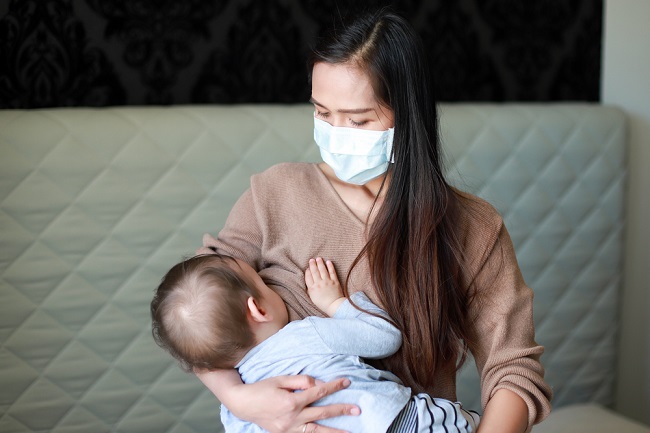 Tips Aman Menyusui bagi Ibu yang Positif Covid-19