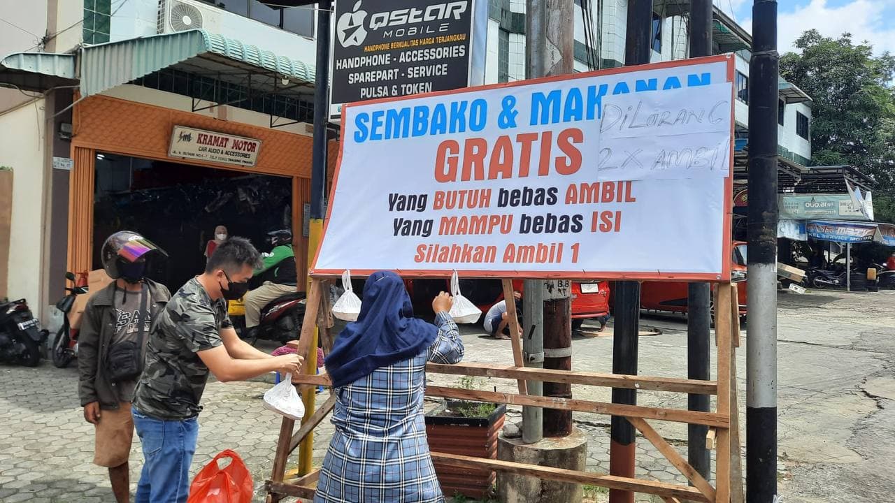 Pria Ini Gagas Stand Sembako dan Makanan Gratis di Tanjungpinang