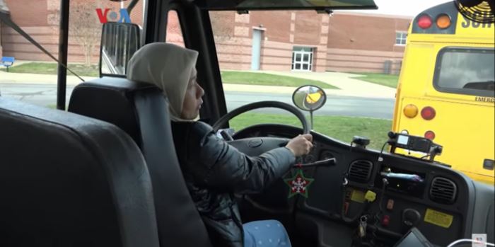 Wanita Muslim RI Jadi Sopir Bus Sekolah di Amerika, Murid-Murid Penasaran