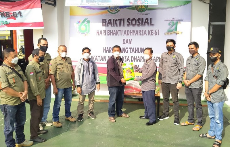 Kejari Gandeng PWI Meranti Salurkan Beras Bantu Warga KAT Terdampak Pandemi