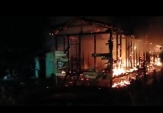Kebakaran Ratakan Kontrakan Tiga Pintu di Natuna
