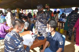 TNI AL Gelar Serbuan Vaksinasi di Wilayah Pesisir dan Pelabuhan Kota Merauke