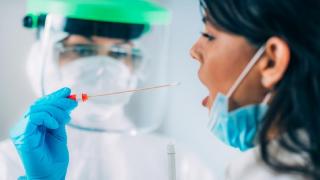 Syarat Perjalanan Kini Wajib Tes PCR di Laboratorium yang Diakui Kemenkes