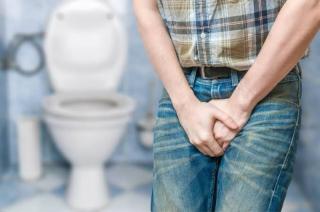 Awas! Ini 5 Bahaya yang Mengintai Jika Sering Menahan Kencing