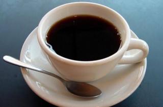 Catat! 5 Bahaya Minum Kopi Saat Perut Kosong
