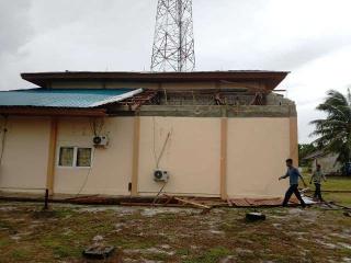 Gedung RRI Ranai Natuna Rusak Diterjang Angin Kencang