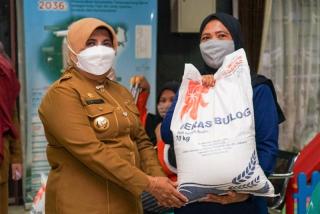 8 Ribu Warga Tanjungpinang Terima Bantuan Beras PPKM